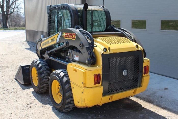 2011 New Holland L220 full