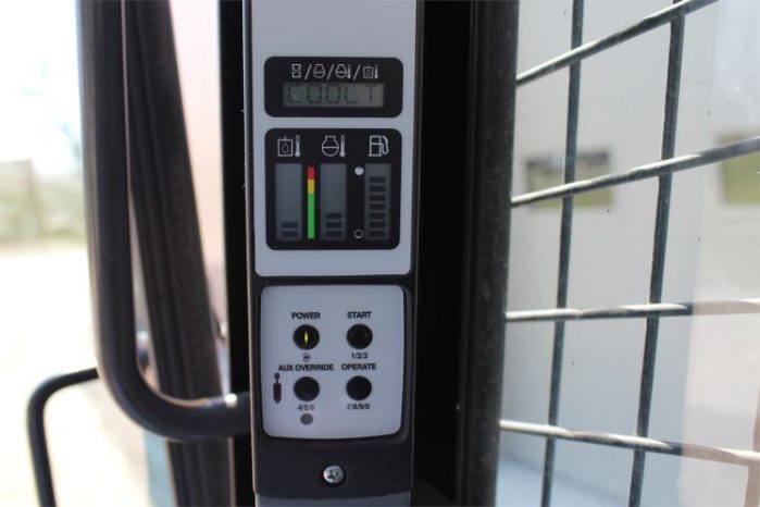 2011 New Holland L220 full