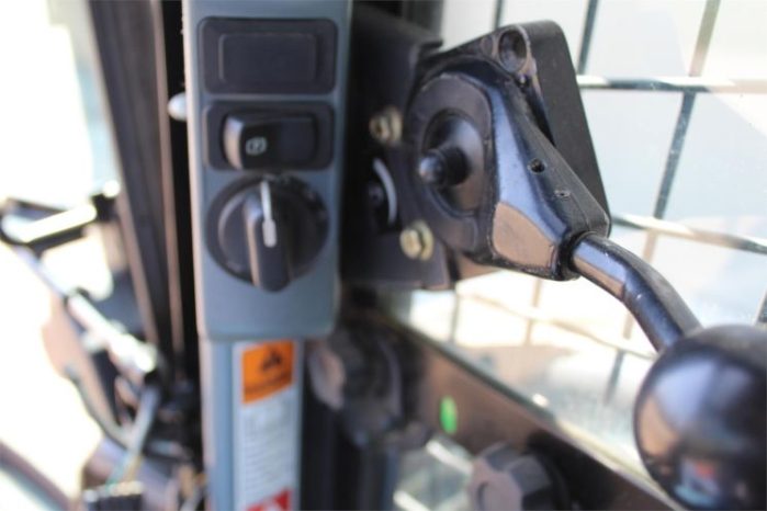 2011 New Holland L220 full