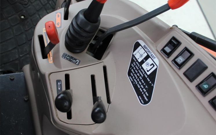 2011 Kubota M8540DTC full