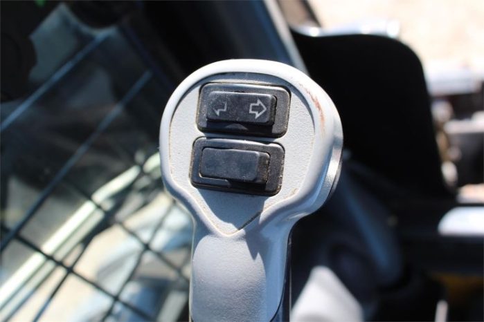 2011 New Holland L220 full