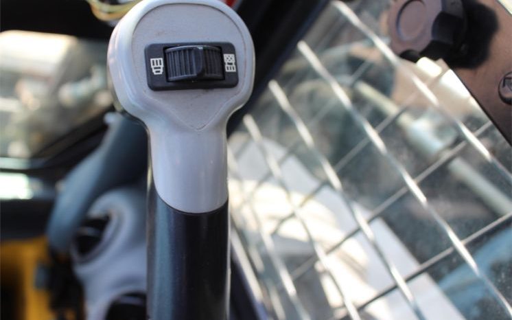 2011 New Holland L220 full