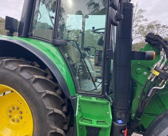 2017 John Deere 6125M 4WD full